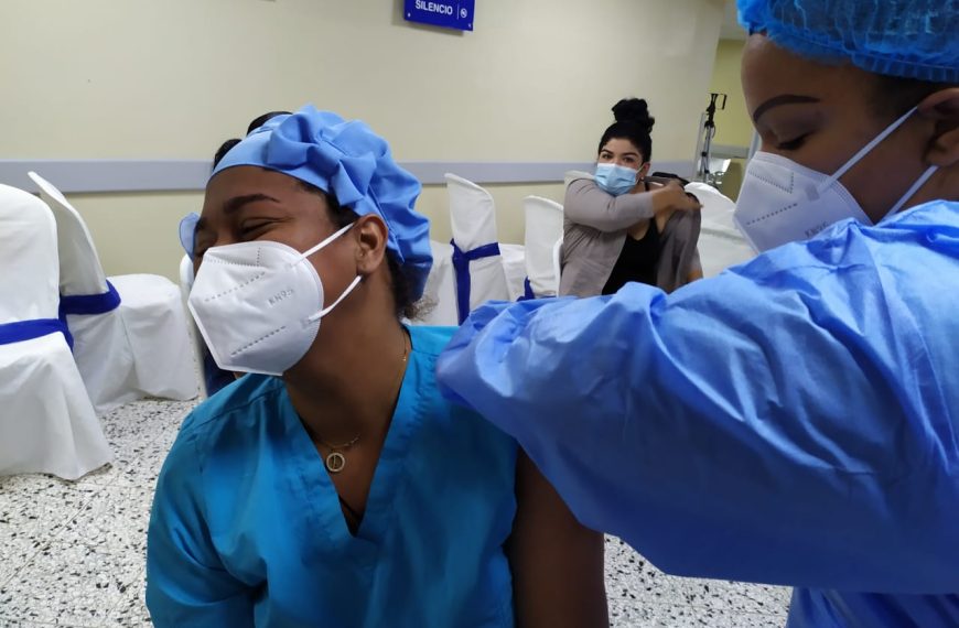 RD ya vacun&oacute; contra COVID-19 el 20 % de la poblaci&oacute;n meta de primera fase